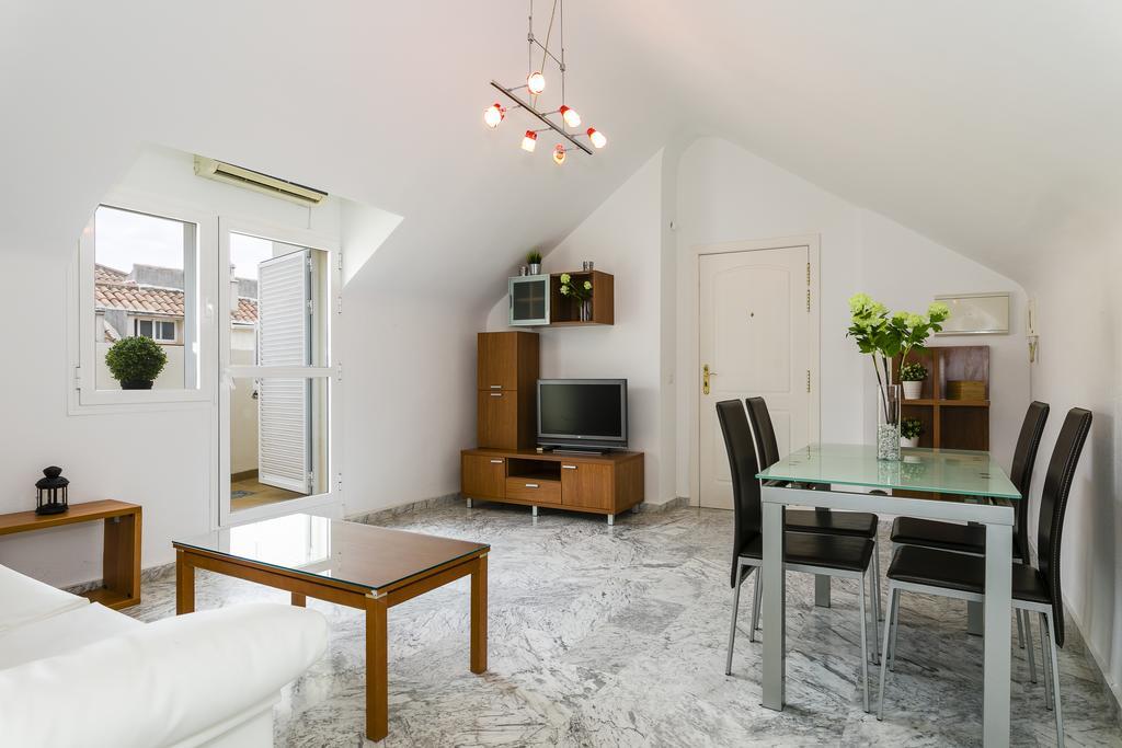 Weforyou Real Del Tivoli Two Rooms Benalmadena Bagian luar foto